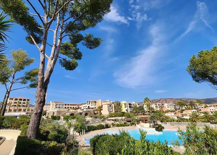 Saint-Raphael- Vue mer et Massif de l\'Esterel