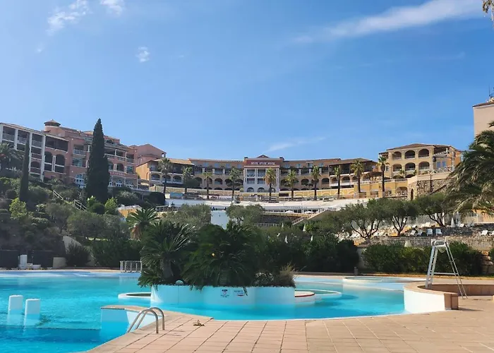 Saint-Raphael- Vue Mer Et Massif De L\'Esterel