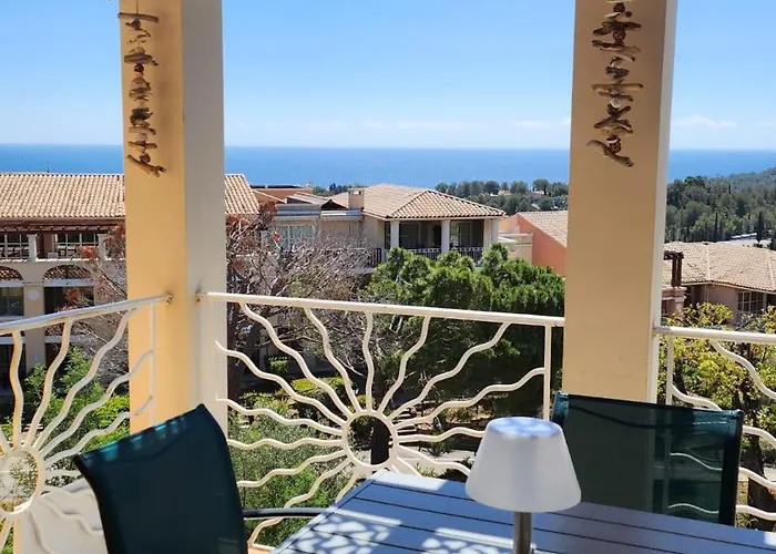 Saint-Raphael- Vue Mer Et Massif De L\'Esterel