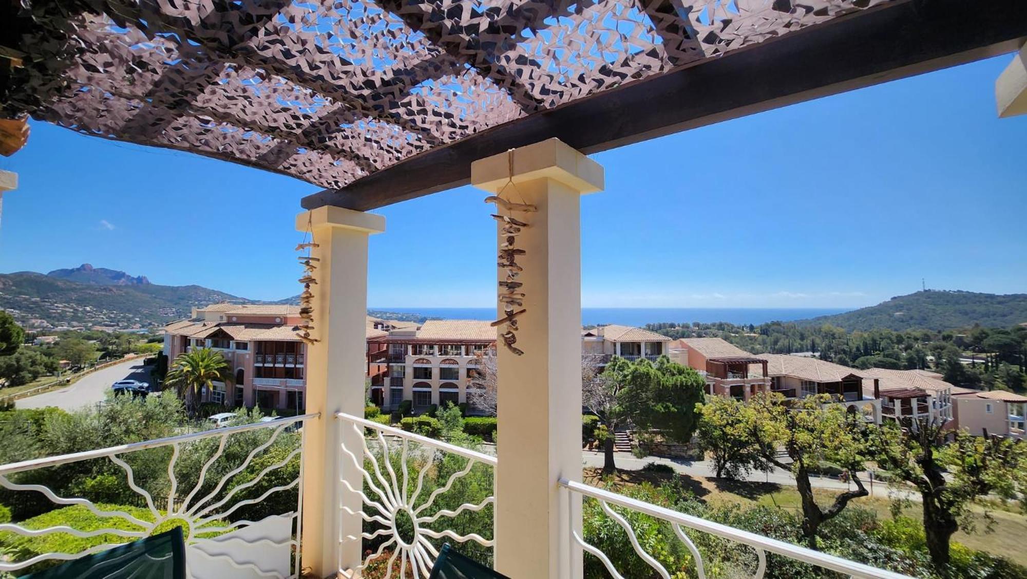 Saint-raphael- Vue Et Massif De L'esterel Appartement *